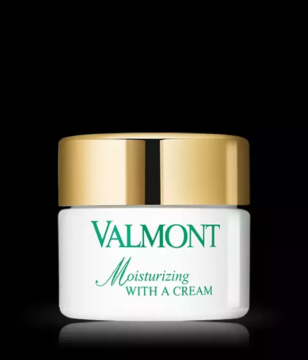 valmont-moisturizing-with-a-mask